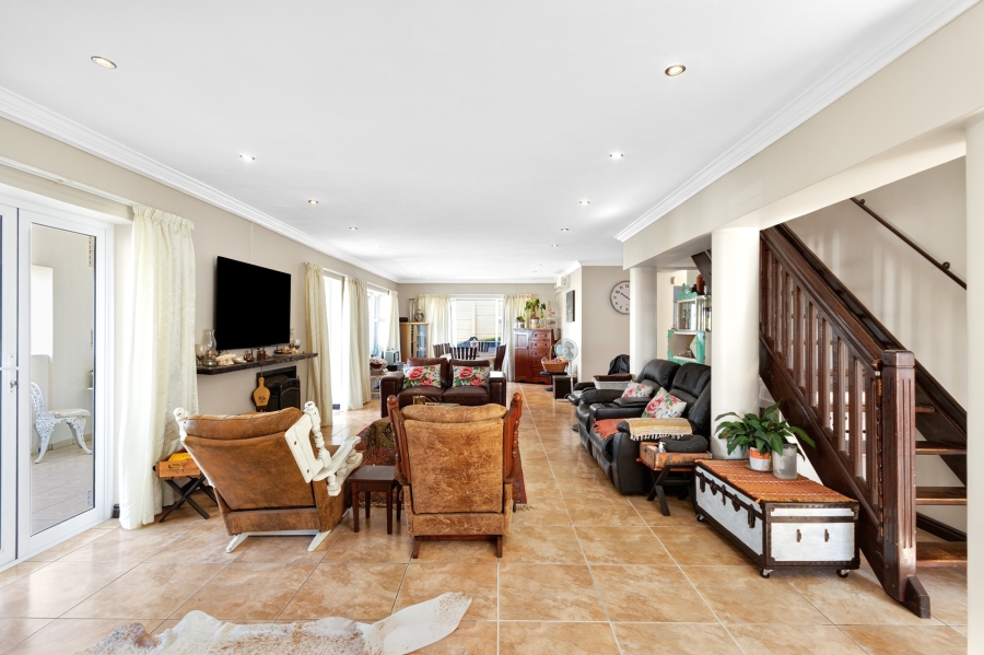 5 Bedroom Property for Sale in Mountainside Western Cape